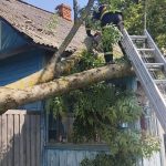 Сотрудники РОЧС оказывают помощь сельским жителям