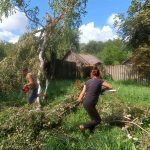 Работники Липиничского сельисполкома на уборке в н.п.Роща