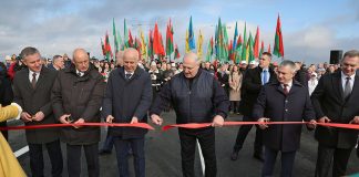 Лукашенко в Мозыре открыл обновленный мост через Припять