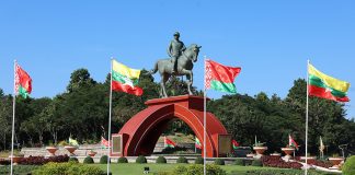 Лукашенко встретился с Мин Аун Хлайном в Президентском дворце в Нейпьидо