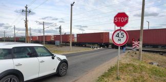 Что делать, если машина заглохла на ж/д переезде? Рассказали в БЖД