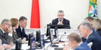 Вопрос благоустройства и наведения порядка на земле на примере Октябрьского района рассмотрели на аппаратном совещании под председательством губернатора Ивана Крупко