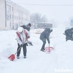 К борьбе со снегом присоединились общественники