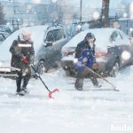 Работники СП «АМИПАК»-ОАО трудовой день начали с уборки снега