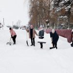 С самого утра идет активная работа по расчистке снега на сельских территориях