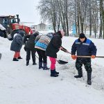 На территории Широковского сельского массово проходит субботник по расчистке снега