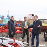 Депутат Палаты представителей Национального собрания Республики Беларусь Руслан Вегера сегодня работает в Буда-Кошелевском районе