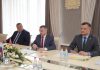Вопрос предоставления сельскохозяйственных земель для развития аграрного бизнеса председатель облисполкома Иван Крупко обсудил с российским бизнесменом Михаилом Гуцериевым