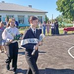 Новых открытий, мудрости и упорства! Последний звонок прозвучал сегодня для выпускников Глазовской школы