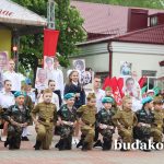 Патриотическая акция «Маленькие герои большой страны» объединила творческую и активную молодежь в центре города, чтобы сказать «спасибо» за мирное небо и счастливое детство