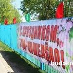 Фотофакт: ко Дню Победы празднично оформлены улицы, предприятия и организации города