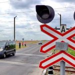 Белорусская железная дорога призывает граждан соблюдать правила пересечения железнодорожных переездов во избежание столкновения с поездом