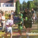 Центральная площадь райцентра сегодня в прямом смысле заиграла новыми красками