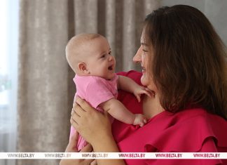 Размер пособия по уходу за ребенком до 3 лет привяжут к реальным доходам получателя. Лукашенко идею поддержал