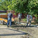 Выходные с пользой: на территории Уваровичского сельсовета продолжаются работы по благоустройству