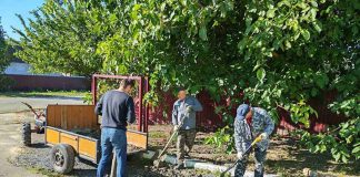 Выходные с пользой: на территории Уваровичского сельсовета продолжаются работы по благоустройству