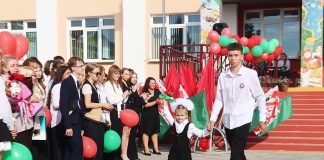 Член Совета Республики, председатель областного Совета депутатов Екатерина Зенкевич поздравила уваровичских школьников с Днем знаний