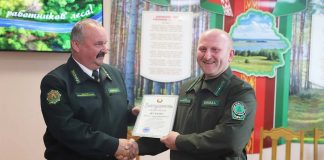 За плодотворный труд и высокий профессионализм. В преддверии профессионального праздника работники Буда-Кошелевского опытного лесхоза удостоены заслуженных наград