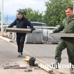 Областной субботник. Площадка перед Уваровичским ГДК преображается на глазах