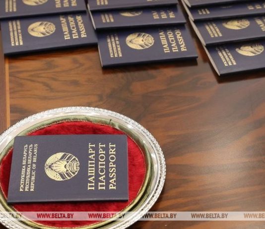 Лукашенко подписал указ о приеме в гражданство Беларуси 297 человек