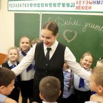 Поздравление от председателя районного исполнительного комитета Валентина Ундруля и председателя районного Совета депутатов Сергея Халдая с Днем учителя